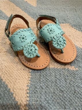 Little girl Jack Rogers size 5 Braided Flower Toe-Post Sandals in Aqua